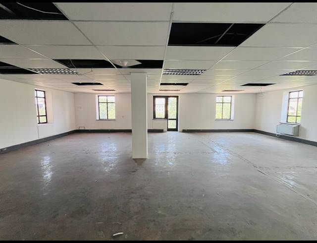 156M² OFFICE TO LET IN FOURWAYS